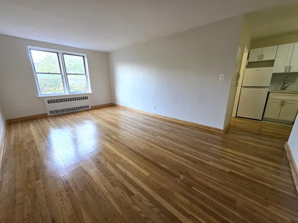 65-05 Yellowstone Boulevard image 3 of 11