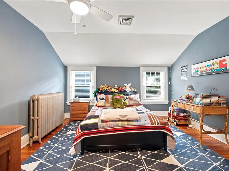 124 Price St — Photo 16