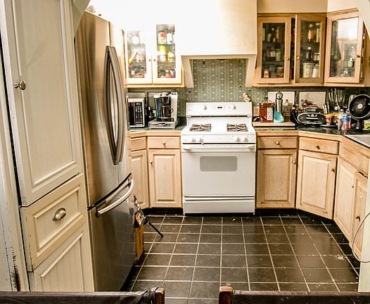 4th image of 3848 Marwick Ave