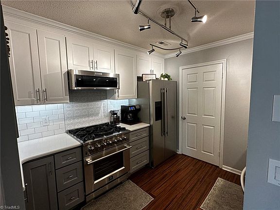 5th image of 27 Park Village Ln Unit B