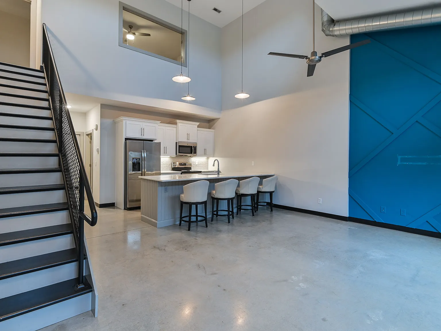2 bed, 1300 sqft, $2,000 — Photo 2