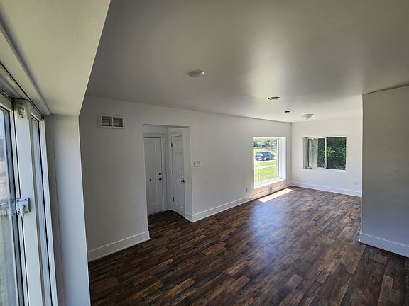 4th image of 511 E Pike St