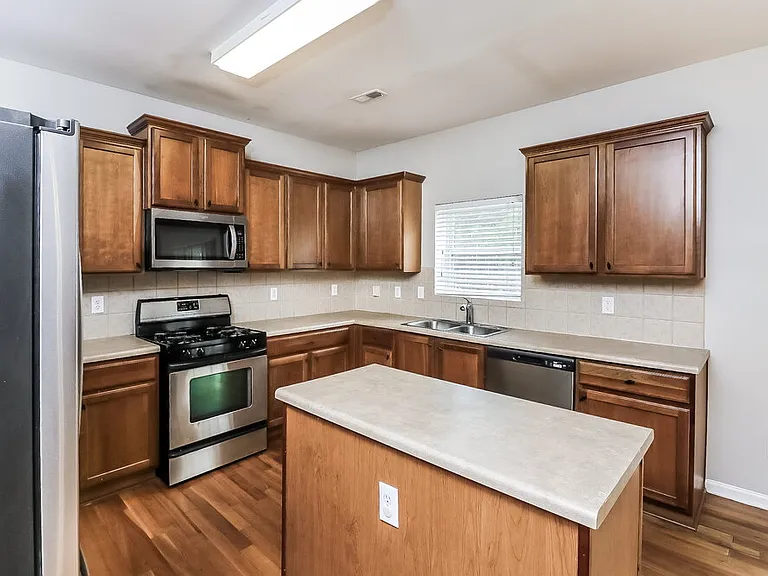 5212 Inverness Ct — Photo 10