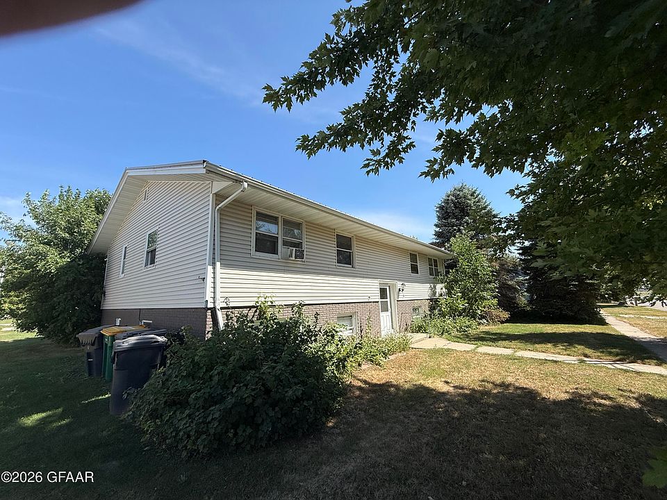 2nd image of 112 2nd St SW