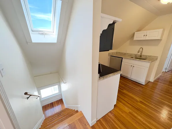 159 Winsor Ave APT 3, Watertown, MA 02472