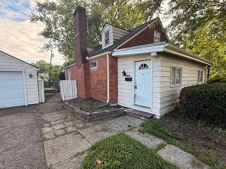4632 Genesee Ave — Photo 2