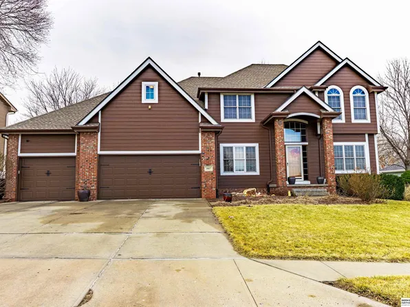 9917 Brentwood Dr, La Vista, NE 68128