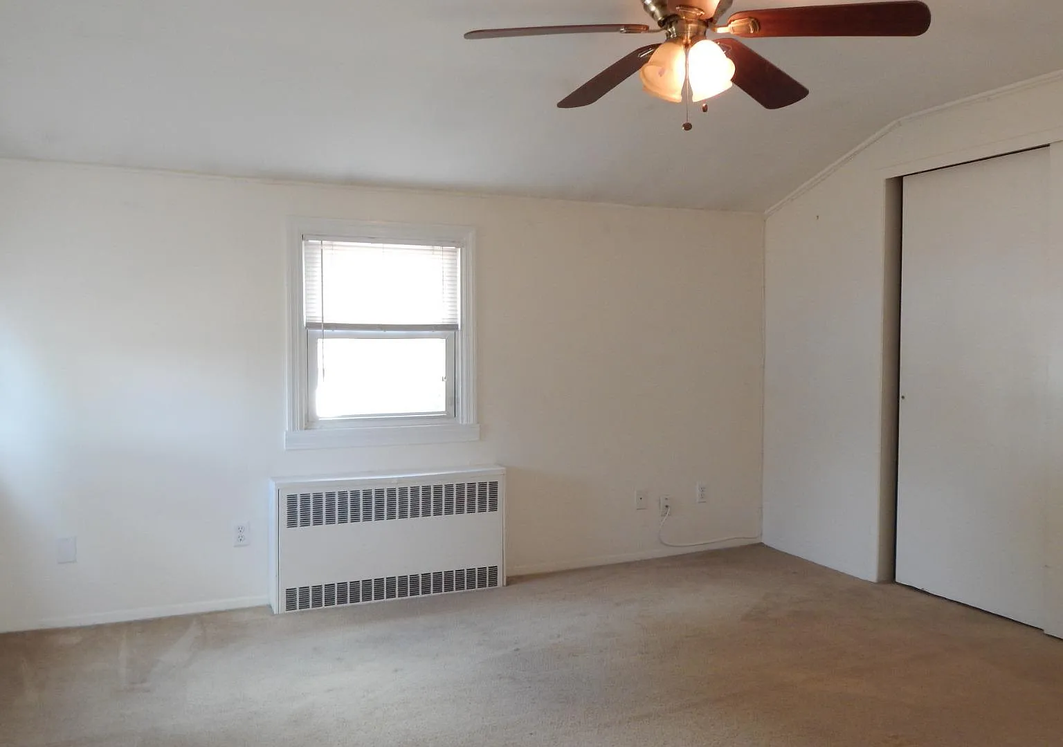 Gardiners Ave, Levittown — Photo 2