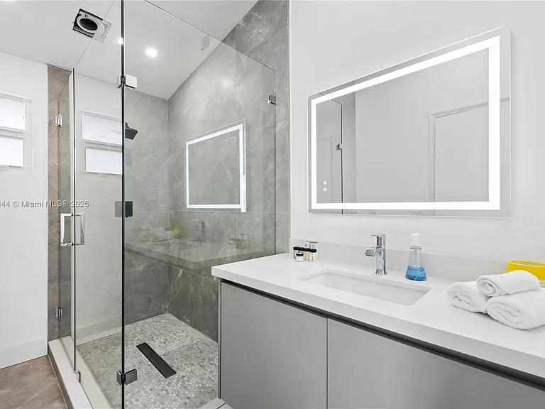 4322 Polk St — Photo 36