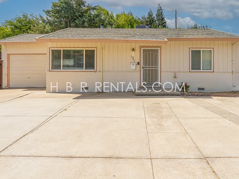 1261 N Tracy Blvd — Photo 2