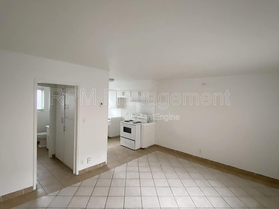 1st image of 6904 Lennox Ave APT 10