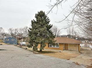 611 Magoffin Rd, Saint Louis, MO 63129