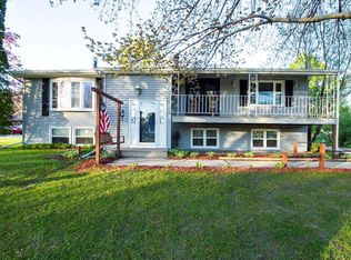 618 Sunrise Ct, Center Point, IA 52213