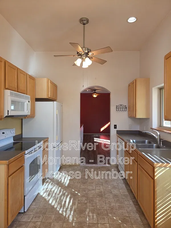 4 bed, 2.0 bath, 2000 sqft, $2,595 — Photo 4