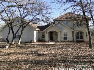 712 Killarney Rd, Floresville, TX 78114