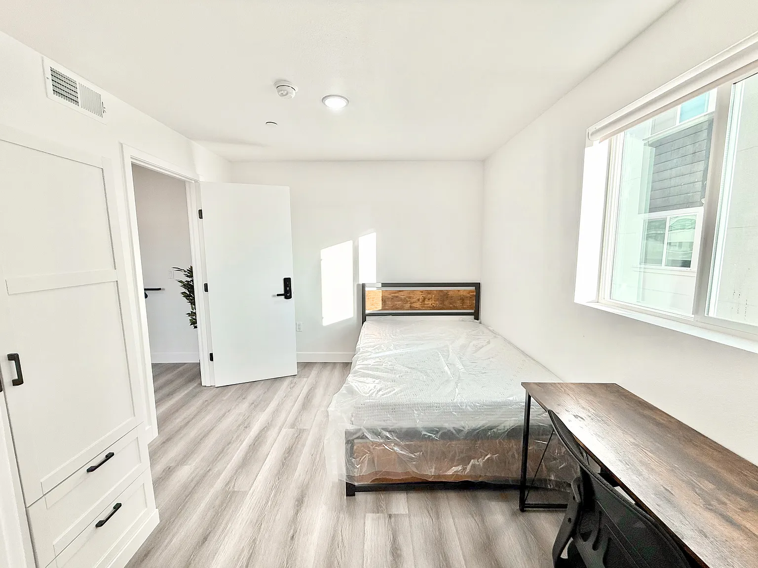 1329 W 36th St — Photo 3