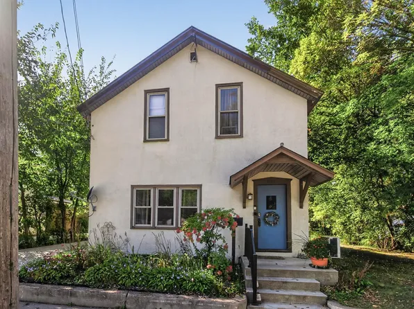 810 4th St S, Stillwater, MN 55082