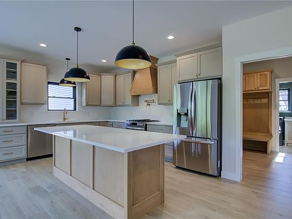 3rd image of S9024 Chestnut Road