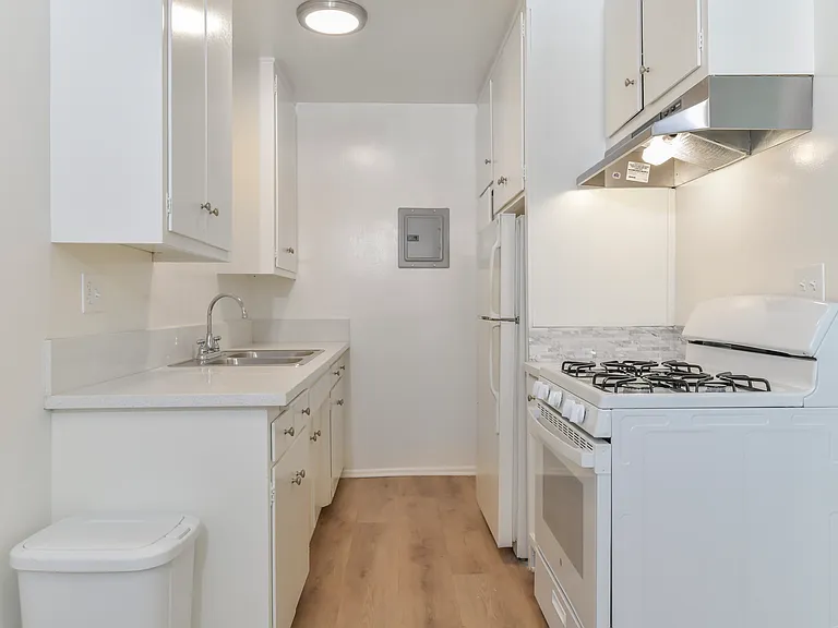 657 Milford St #3 — Photo 6