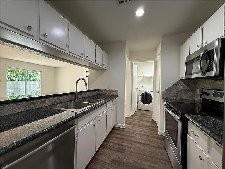 8 N Circlewood Gln — Photo 3