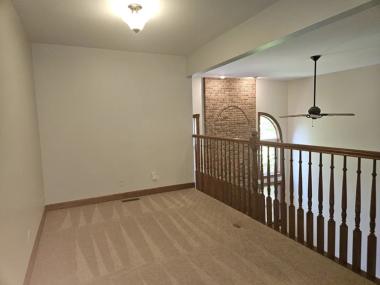 733 Woodbury Ct — Photo 16