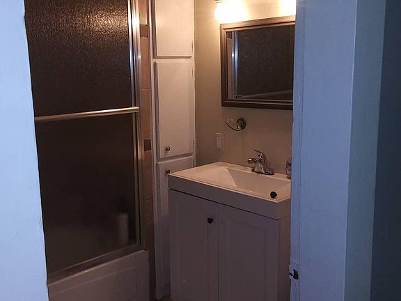 3rd image of 1523 Spain St