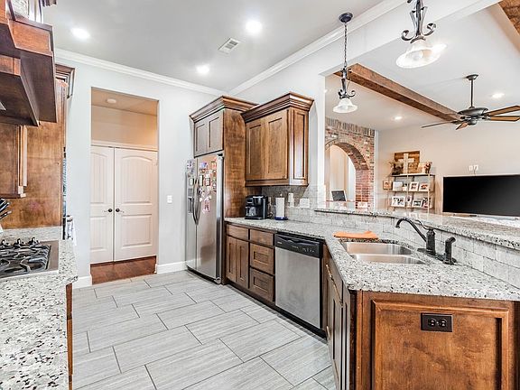 2nd image of 3001 SW Bensonwood St