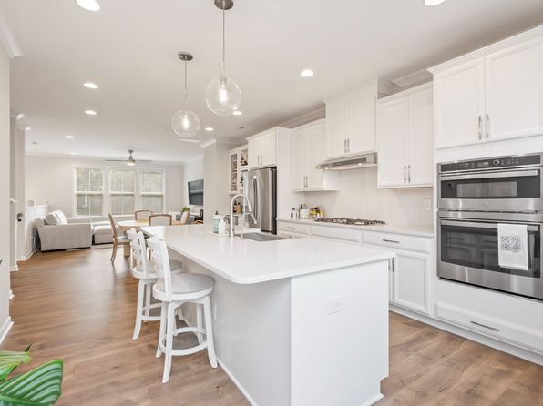 214 Maidstone Tl