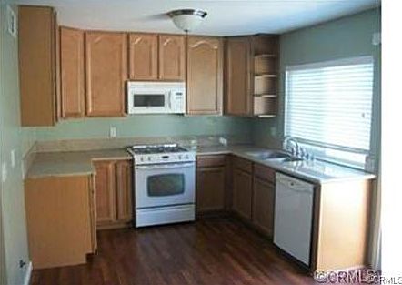 4th image of 2045 E Greenhaven St