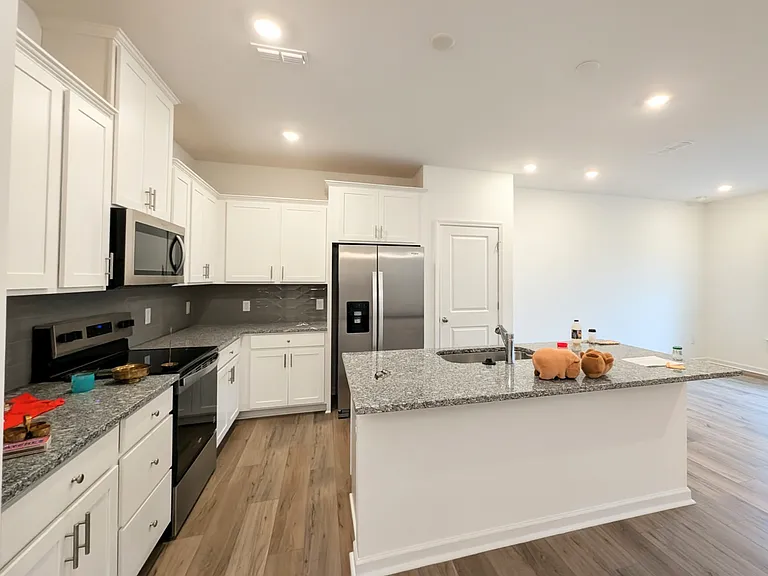 2102 Cobble Ct — Photo 3