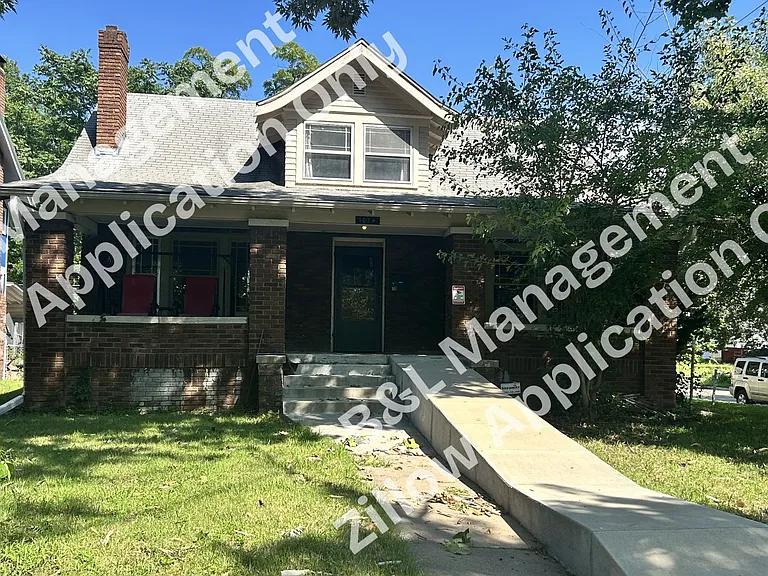1034 SW Lincoln St — Photo 1