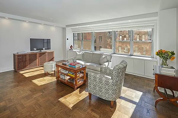 1st image of 15 W 72nd St #12FG