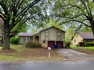 1106 S Avalon Ln, Olathe, KS 66062