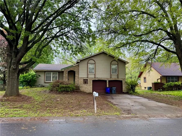 1106 S Avalon Ln, Olathe, KS 66062