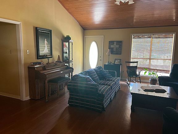 5th image of 490 New Hope Rd