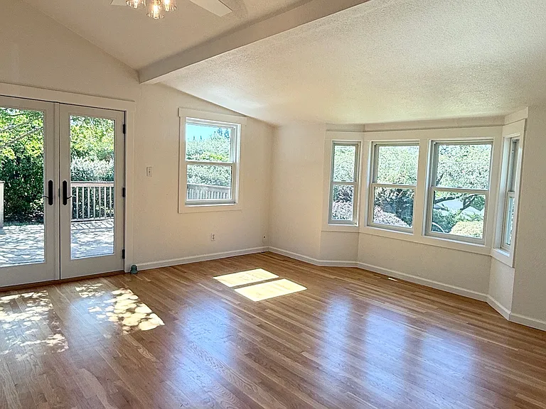 1201 Plum Tree Ln — Photo 10