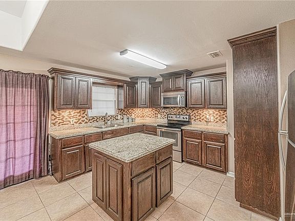 3rd image of 3512 Isabella St