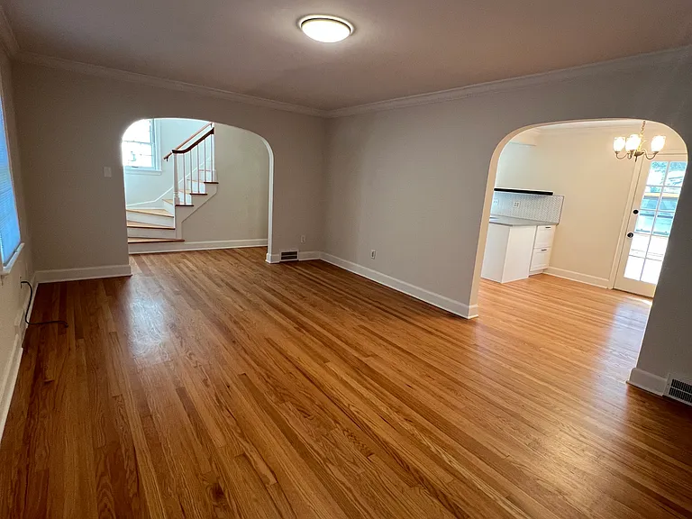 403 Wesley St — Photo 2