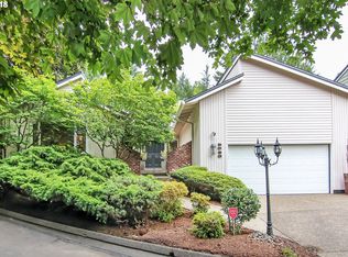 5823 SW Laber Ct, Portland, OR 97221