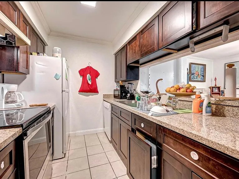 3005 Walnut Bend Ln #15 — Photo 11