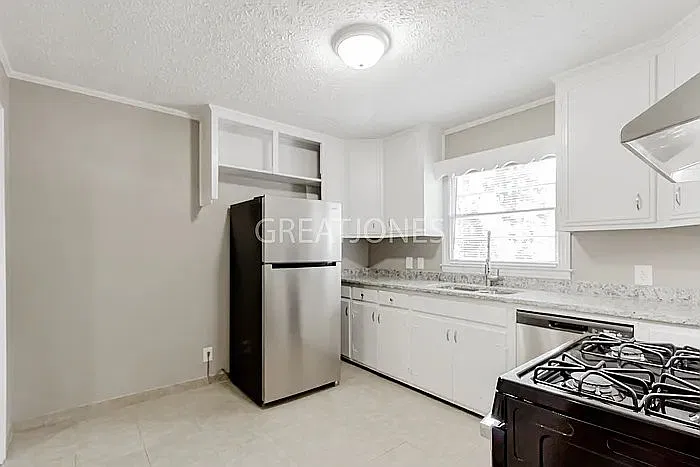 3 bed, 2.0 bath, 1226 sqft, $1,425 — Photo 4