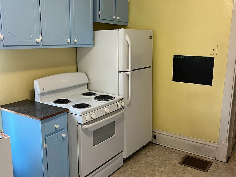 252 E Blake Ave — Photo 6