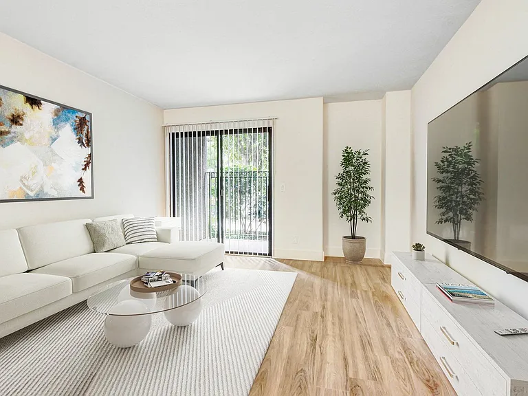 Zelzah Court — Photo 8