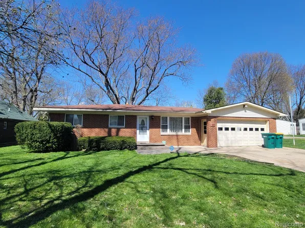 423 Spruce St, Mount Morris, MI 48458