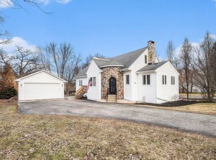1104 Hillcrest Ave, Fox River Grove, IL 60021