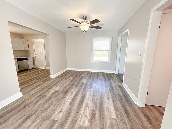 4th image of 215 Hallbrook Dr