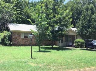 565 Livingston Dr, Hurst, TX 76053