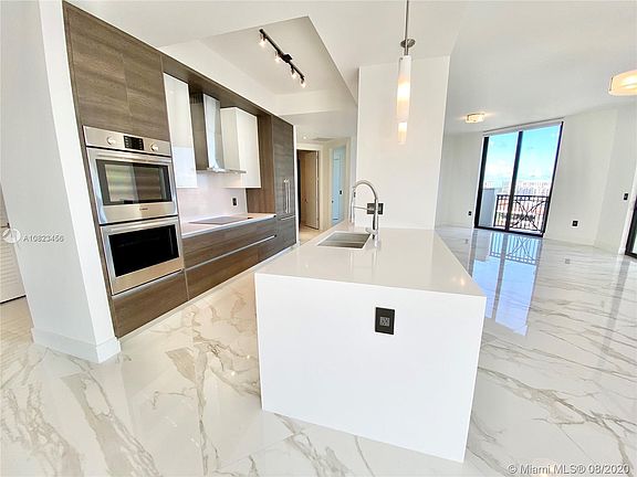 5th image of 301 Altara Ave #Penthouse 1014