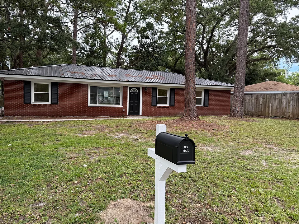 106 Fairman Ave