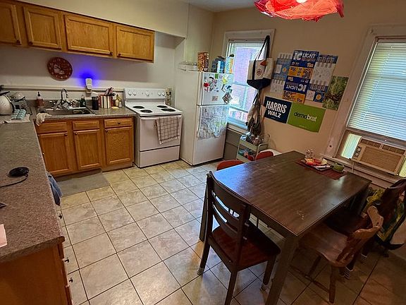 3rd image of 316 Semple St #316D